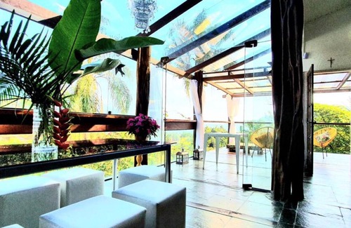 Morro da Cruz House | SUPER CHARMING HOME WITH POOL AND VIEW SHOW!