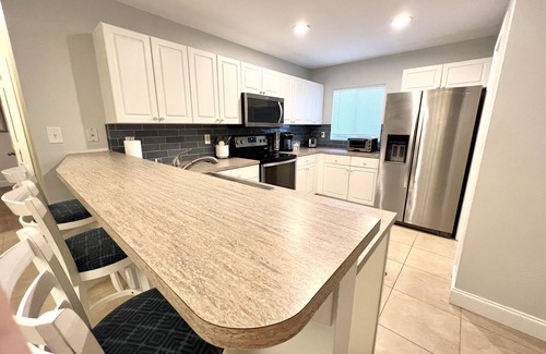 San Carlos Park House | Super Clean, Comfortable, & Centrally Located near RSW and FGCU
