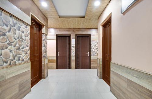 Srinagar Hotel | Super Collection O Rajbagh formerly Lavender
