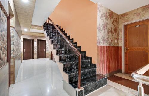 Srinagar Hotel | Super Collection O Rajbagh formerly Lavender