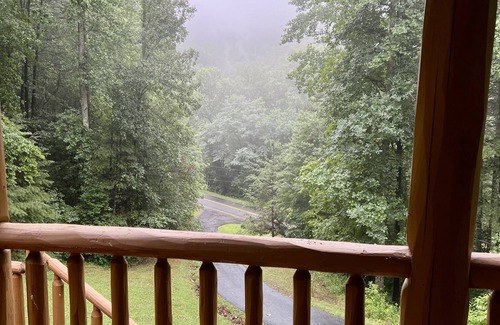 Blairsville Cabin | SUPER COZY/5BDR/LOG CABIN/BIG Families/Game room/Hot tub/NO CLEAN FEE