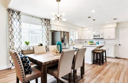 Katy Apartment | Super Cozy Entire House Near Downtown - Book Now !