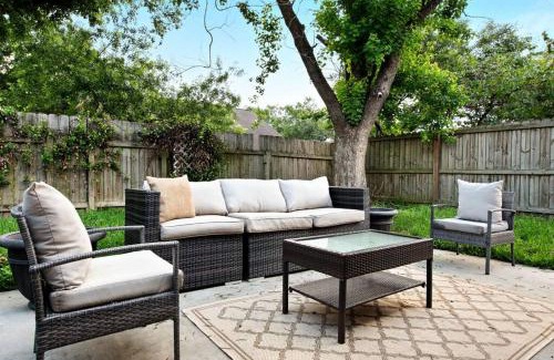 Katy Apartment | Super Cozy Entire House Near Downtown - Book Now !