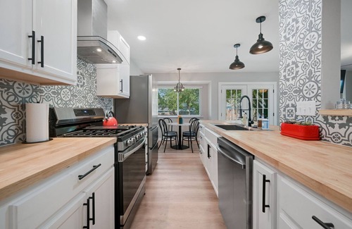 Chisholm Valley South House | Super Cute 3/2 House with Yard - Great Location