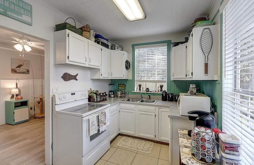 Fulton House | SUPER CUTE! COASTAL BEND COTTAGE! Book now-October, November, December dates!