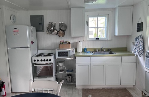 Geneva-on-the-Lake Cottage | Super Cute GOTL Two Bedroom Lake Erie Cottage