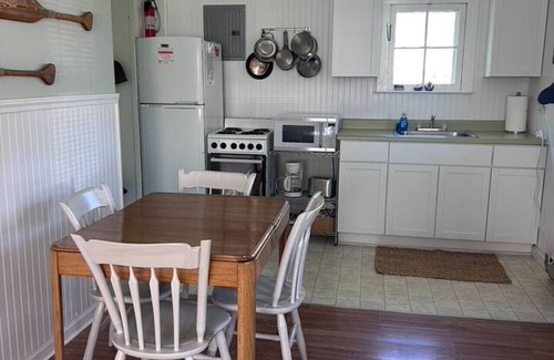 Geneva-on-the-Lake Cottage | Super Cute GOTL Two Bedroom Lake Erie Cottage