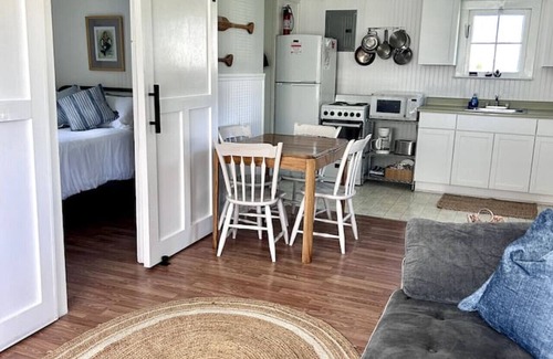 Geneva-on-the-Lake Cottage | Super Cute GOTL Two Bedroom Lake Erie Cottage