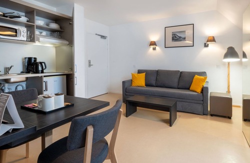 Bourg-l'Eveque Condo | Super Endroit ! Suite Climatisée + Équipée