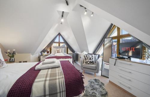 Canterbury Apartment | Super Funky Spire View Cottage - FREE Gated Parking - Ultra WiFi