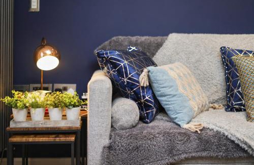 Canterbury Apartment | Super Funky Spire View Cottage - FREE Gated Parking - Ultra WiFi