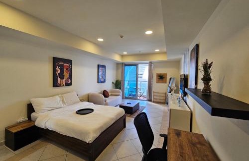 Dubai Marina House | Super Host at Highest Residential Tower in the world, Private Rooms in a Shared apartment