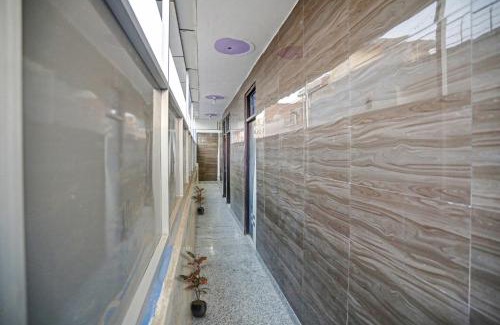 Greater Kailash Hotel | Super Hotel O Malik House Red Apple Rooms