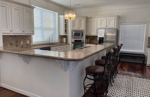 South Central Houston House | Super location, luxury rental