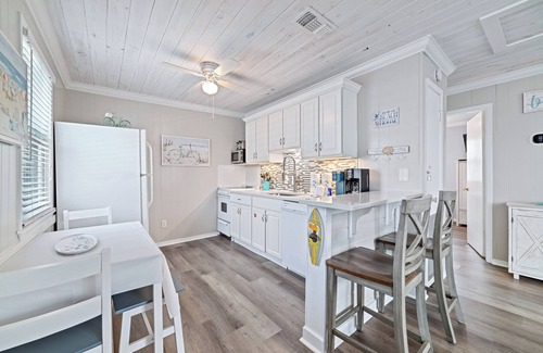 Gulf Shores Cottage | Super Nice Quiet Beach Cottage, Pvt Parking, WiFi, Cozy, Spotless, Comfortable.