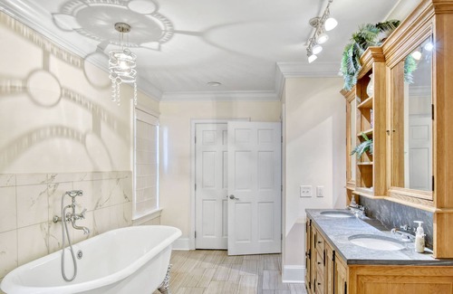 King City House | Super nice 4 bed/4 bath home, south end with private pool - near Village