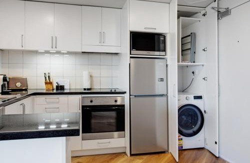 Takapuna Apartment | Super Plush Takapuna 1BR Apt Free CarPark