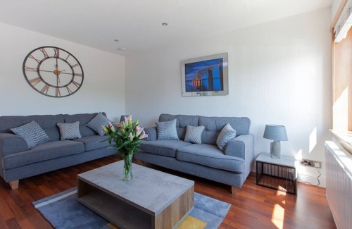Dunfermline Apartment | Super Prime City Centre Executive Apartment - Dunfermline