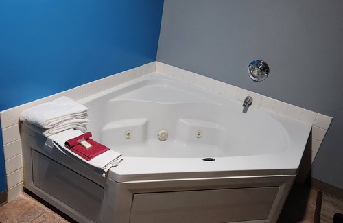 Crete Hotel | Super Star Inn & Suite Lincoln Crete