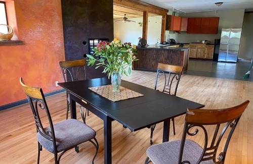 San Lorenzo House | Super Swank Family Gathering 5 Bedroom Big Kitchen