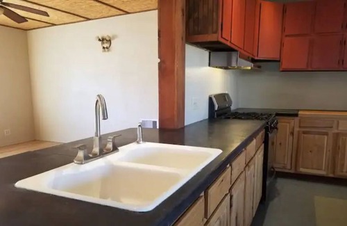 San Lorenzo House | Super Swank Family Gathering 5 Bedroom Big Kitchen
