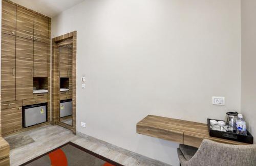 Sector 1 Hotel | Super Townhouse OAK Shubhham Regency