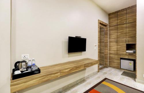 Sector 1 Hotel | Super Townhouse OAK Shubhham Regency