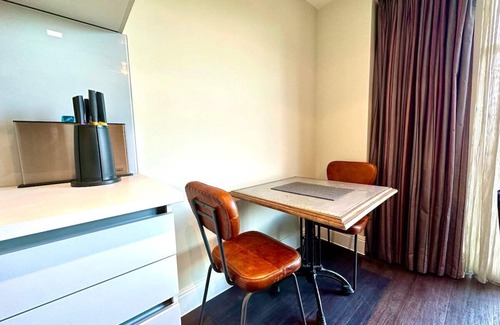 Poole Apartment | Super Trendy Apartment - Free Parking & Fast WiFi