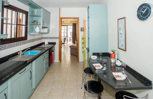 Puerto del Carmen Villa | Superb 3 bedroom villa very close to beach.supermarket,and nightlife