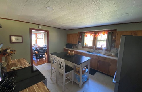 Edmond House | Superb 4-bedroom house 2 mi NRG Bridge/Pet Friendly/Hot Tub/Fire Pit