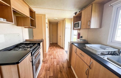 Hopton House | Superb 8 berth caravan at Broadland Sands Holiday Park ref 20159BS