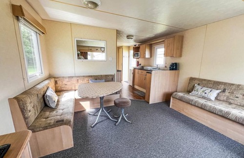 Hopton House | Superb 8 berth caravan at Broadland Sands Holiday Park ref 20159BS