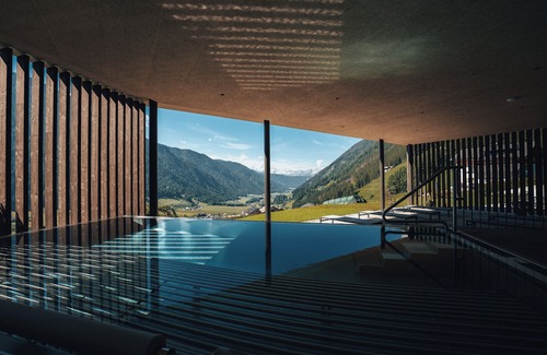 Valle di Casies Apartment | Superb Apartment Small with View of the Dolomites