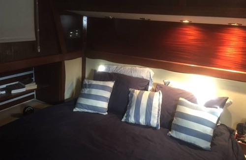 Cannes City Centre Boat Rental | Superb authentic boat in the Old Port of Cannes