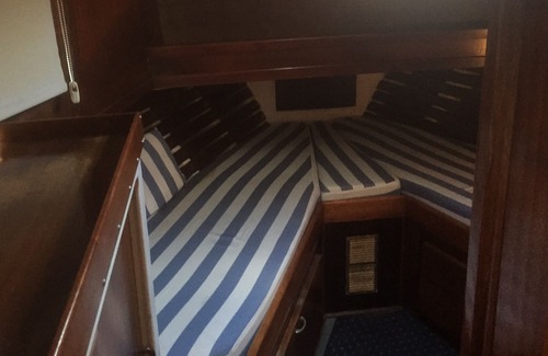 Cannes City Centre Boat Rental | Superb authentic boat in the Old Port of Cannes
