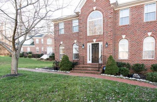 Oxon Hill Apartment | Superb Basement close to the Gaylord MGM Outlets National Harbor