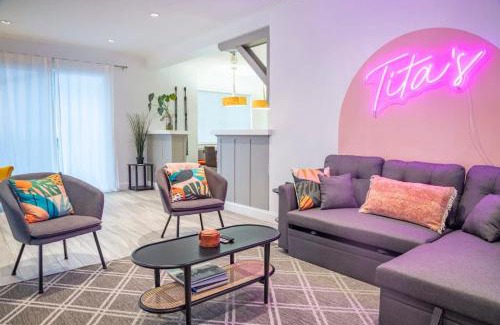 The Roads House | Superb Brickell House Sleep 8 Private Pool & Free Parking