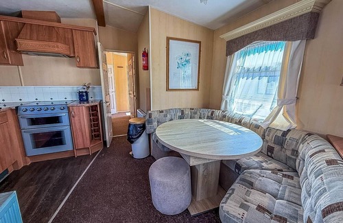 Kessingland House | Superb caravan by the seaside in Kessingland, Suffolk ref 90040SG