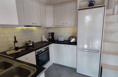 Marathokampos Villa | Superb coastal villa. Sleeps 6. Large private patios. Beaches few minutes walk.