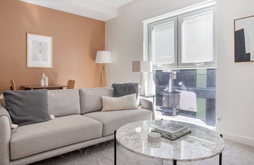 Palms Apartment | Superb Culver City 1BR w/Lounge, Grill & Access to 405, by Blueground