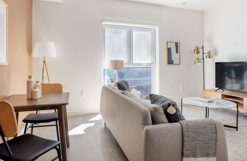 Palms Apartment | Superb Culver City 1BR w/Lounge, Grill & Access to 405, by Blueground