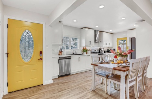 Sherwood Forest and Thistle Development House | Superb Disneyland Oasis: Outstanding Beauty