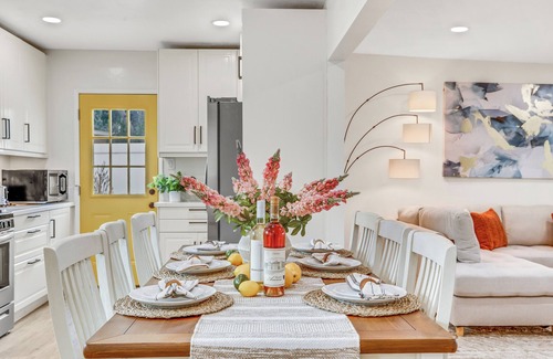 Sherwood Forest and Thistle Development House | Superb Disneyland Oasis: Outstanding Beauty