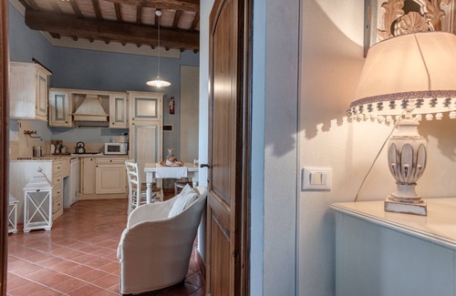 Simignano Apartment | Superb holiday home with private terrace, panoramic swimming pool and wi-fi wi-fi