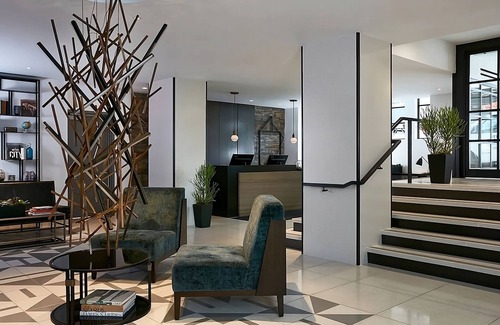 Midtown East House | Superb Location! Close to Metropolitan Museum and Central Park!