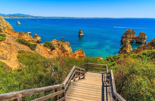 Albardeira Apartment | Superb Location! next to marina, beach & town with fantastic pool & balcony