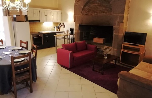 Roz-Landrieux House | Superb mansion, green and quiet, in the heart of tourist activities