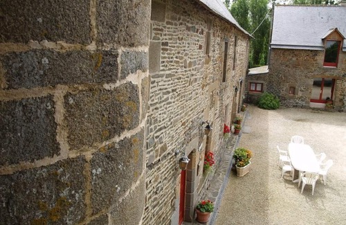 Roz-Landrieux House | Superb mansion, green and quiet, in the heart of tourist activities