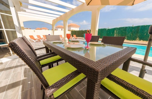 Caleta de Fuste Villa | Superb, private golf villa. Ideal location. 300mb Internet and pool table.
