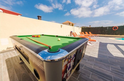 Caleta de Fuste Villa | Superb, private golf villa. Ideal location. 300mb Internet and pool table.